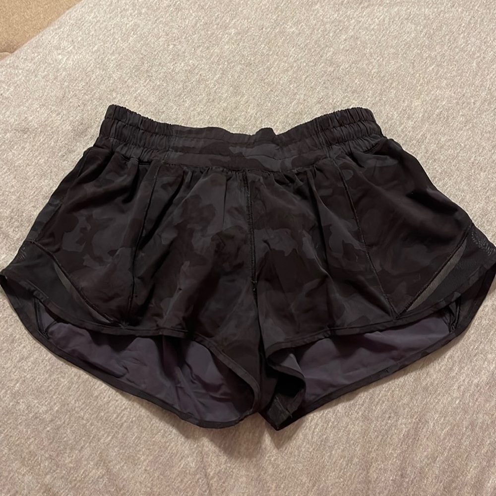Lululemon Hotty hot shorts 2.5”